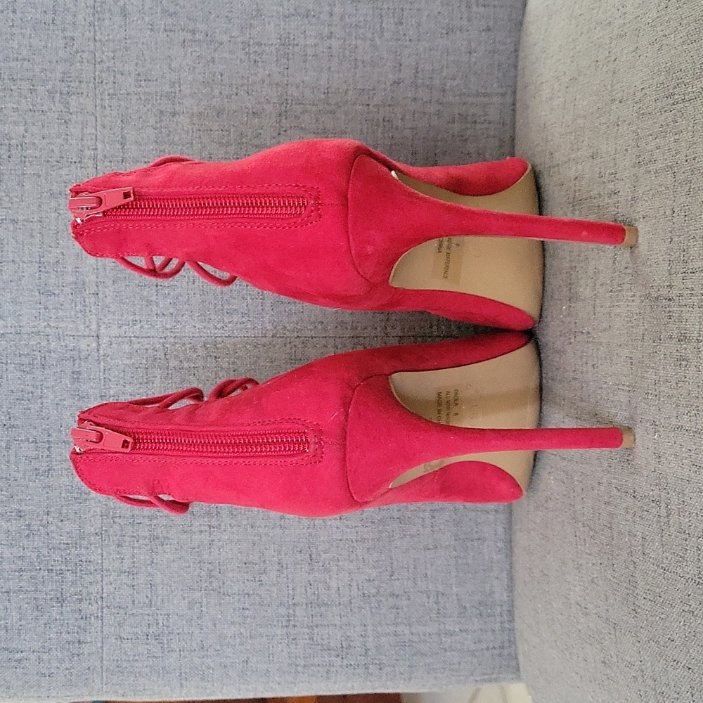 Heels - Picture 3 of 3